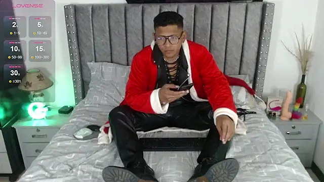 Snapshot of TomLover_12 chatting on 12.18.24 TomLover 12 online show from 12.18.24