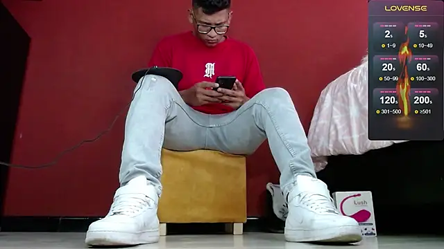 Snapshot of TomLover_12 chatting on 02.07.25 TomLover 12 online show from 02.07.25
