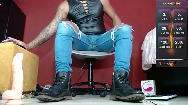 Snapshot of TomLover_12 chatting on 02.10.25 TomLover 12 online show from 02.10.25