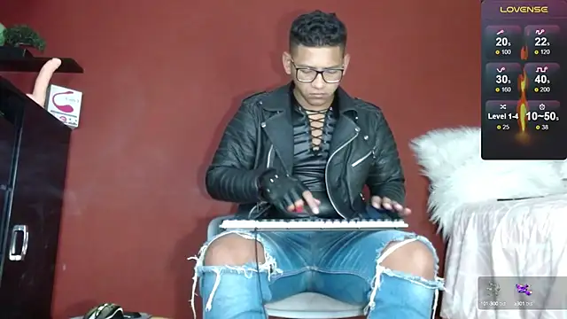 Snapshot of TomLover_12 chatting on 02.12.25 TomLover 12 online show from 02.12.25