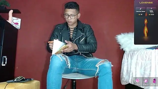 Snapshot of TomLover_12 chatting on 02.12.25 TomLover 12 online show from 02.12.25