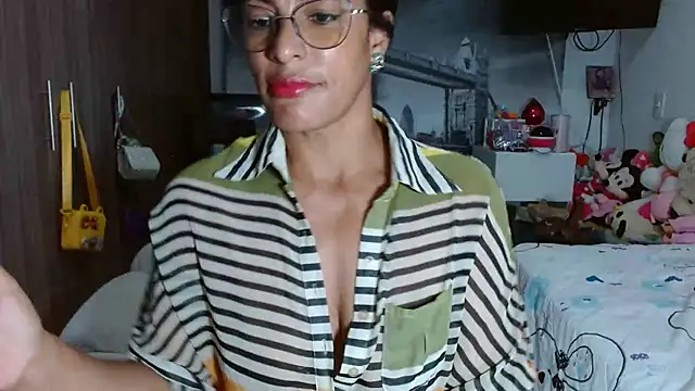 Snapshot of kateleyagrey chatting on 12.12.24 kateleyagrey online show from 12.12.24