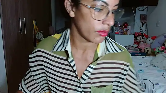 Snapshot of kateleyagrey chatting on 12.17.24 kateleyagrey online show from 12.17.24