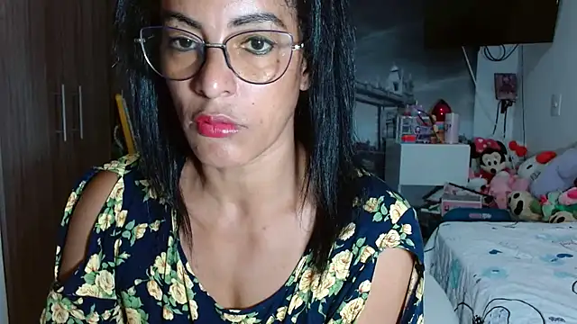 Snapshot of kateleyagrey chatting on 12.18.24 kateleyagrey online show from 12.18.24