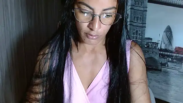 Snapshot of kateleyagrey chatting on 12.25.24 kateleyagrey online show from 12.25.24