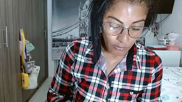 Snapshot of kateleyagrey chatting on 02.04.25 kateleyagrey online show from 02.04.25