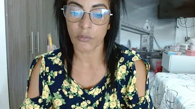 Snapshot of kateleyagrey chatting on 02.08.25 kateleyagrey online show from 02.08.25