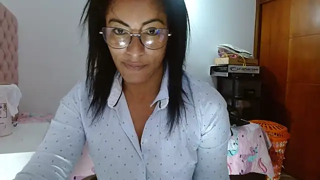 Snapshot of kateleyagrey chatting on 03.20.25 kateleyagrey online show from 03.20.25