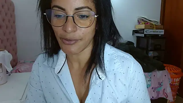 Snapshot of kateleyagrey chatting on 03.20.25 kateleyagrey online show from 03.20.25