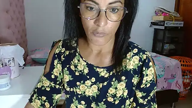 Snapshot of kateleyagrey chatting on 03.22.25 kateleyagrey online show from 03.22.25