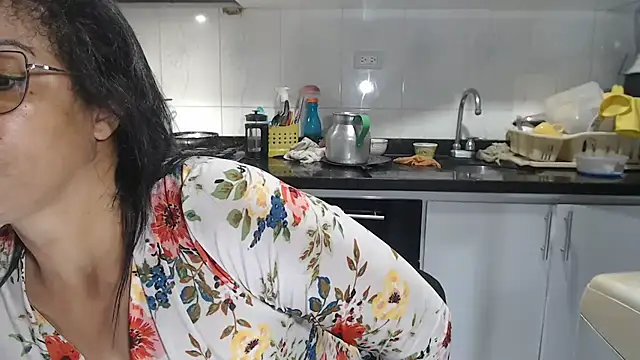 Snapshot of kateleyagrey chatting on 09.26.25 kateleyagrey online show from 09.26.25