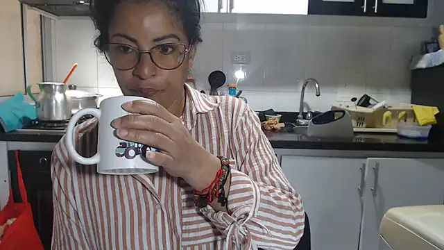 Snapshot of kateleyagrey chatting on 09.28.25 kateleyagrey online show from 09.28.25