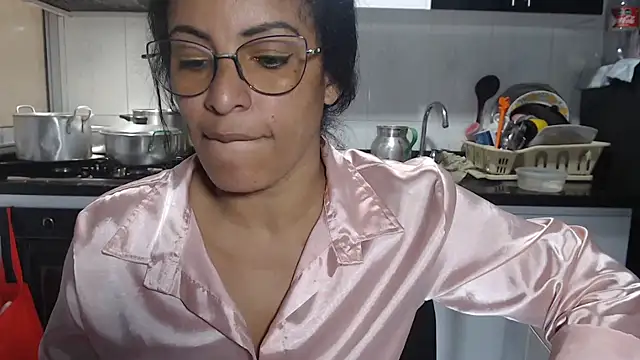 Snapshot of kateleyagrey chatting on 09.30.25 kateleyagrey online show from 09.30.25