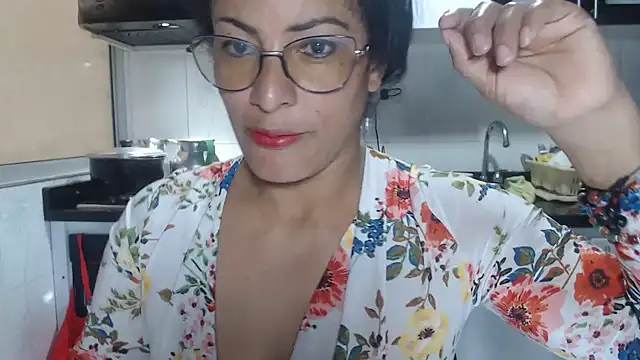 Snapshot of kateleyagrey chatting on 10.09.25 kateleyagrey online show from 10.09.25