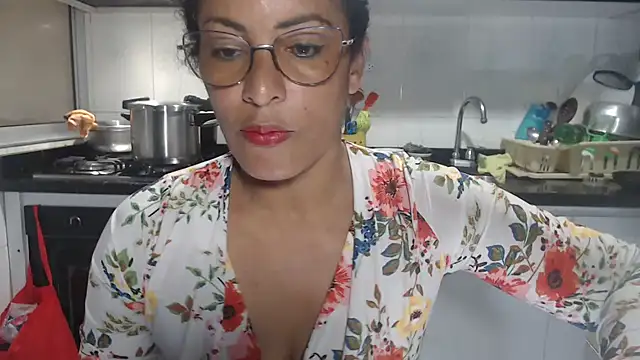 Snapshot of kateleyagrey chatting on 10.22.25 kateleyagrey online show from 10.22.25