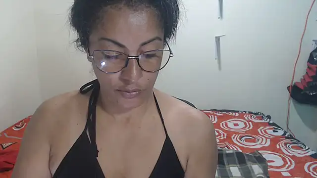 Snapshot of kateleyagrey chatting on 11.04.25 kateleyagrey online show from 11.04.25