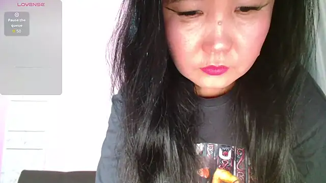 Snapshot of Bet_Lu chatting on 10.12.25 Bet Lu online show from 10.12.25