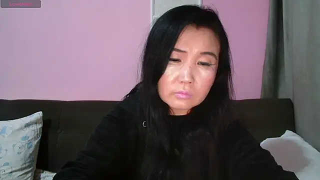 Snapshot of Bet_Lu chatting on 10.15.25 Bet Lu online show from 10.15.25