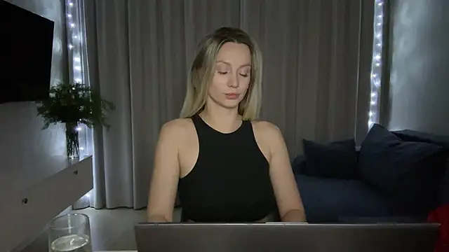 Alice Wonders online show from 12.14.24