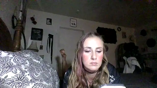Snapshot of ClumsyLink chatting on 09.24.25 ClumsyLink online show from 09.24.25