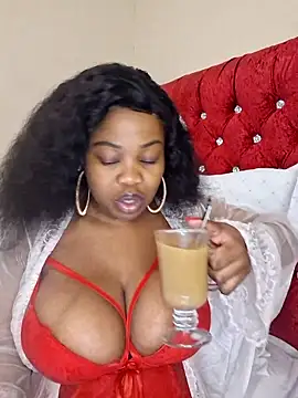 Snapshot of BoobQueenxx chatting on 09.21.25 BoobQueenxx online show from 09.21.25