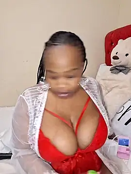 Snapshot of BoobQueenxx chatting on 10.18.25 BoobQueenxx online show from 10.18.25