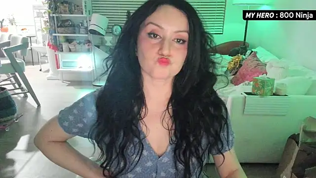 Snapshot of Vesaaa chatting on 11.05.25 Vesaaa online show from 11.05.25