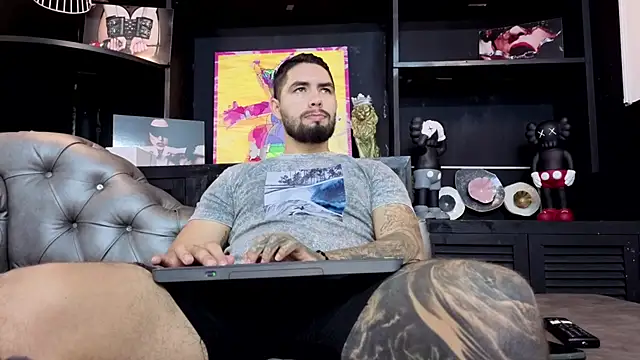 Snapshot of matteosantos chatting on 09.25.25 matteosantos online show from 09.25.25