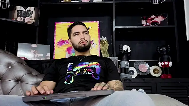 Snapshot of matteosantos chatting on 09.26.25 matteosantos online show from 09.26.25