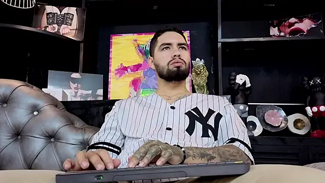 Snapshot of matteosantos chatting on 09.27.25 matteosantos online show from 09.27.25