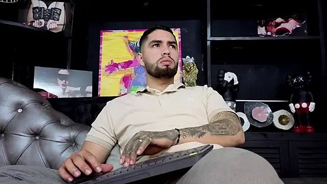 Snapshot of matteosantos chatting on 09.28.25 matteosantos online show from 09.28.25