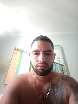 Snapshot of matteosantos chatting on 10.02.25 matteosantos online show from 10.02.25