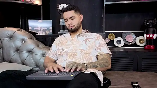 Snapshot of matteosantos chatting on 10.04.25 matteosantos online show from 10.04.25