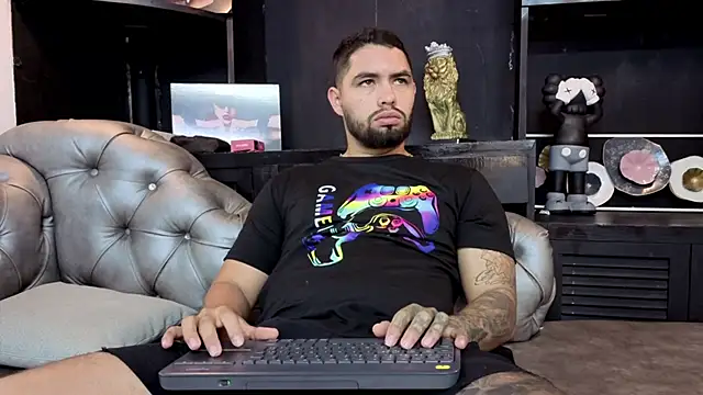 Snapshot of matteosantos chatting on 10.05.25 matteosantos online show from 10.05.25