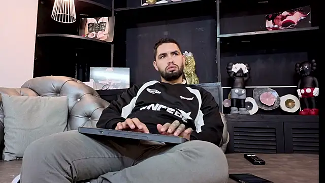 Snapshot of matteosantos chatting on 10.09.25 matteosantos online show from 10.09.25