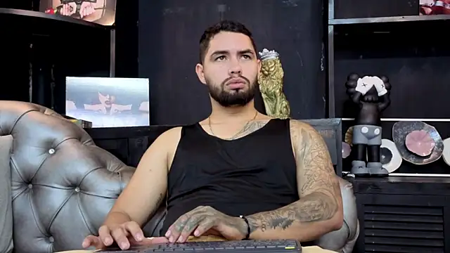 Snapshot of matteosantos chatting on 10.10.25 matteosantos online show from 10.10.25