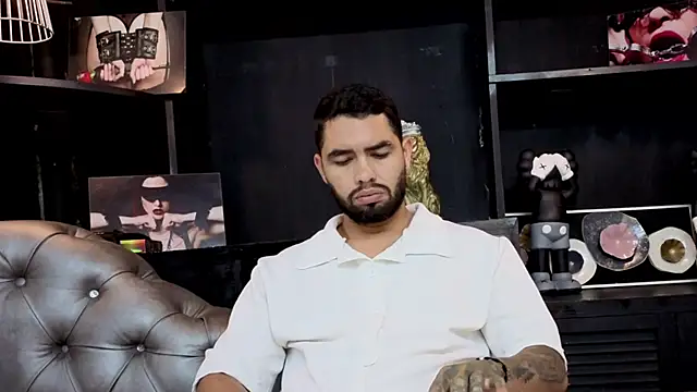 Snapshot of matteosantos chatting on 10.13.25 matteosantos online show from 10.13.25