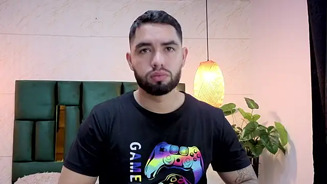 Snapshot of matteosantos chatting on 10.18.25 matteosantos online show from 10.18.25