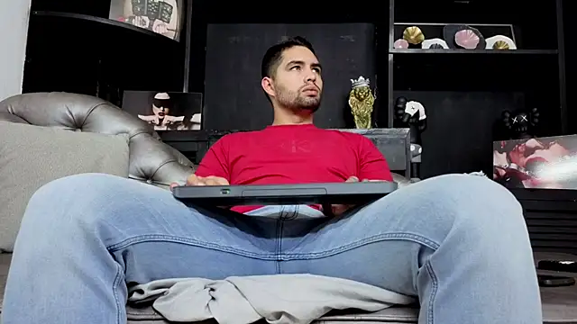 Snapshot of matteosantos chatting on 10.30.25 matteosantos online show from 10.30.25