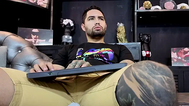 Snapshot of matteosantos chatting on 11.07.25 matteosantos online show from 11.07.25