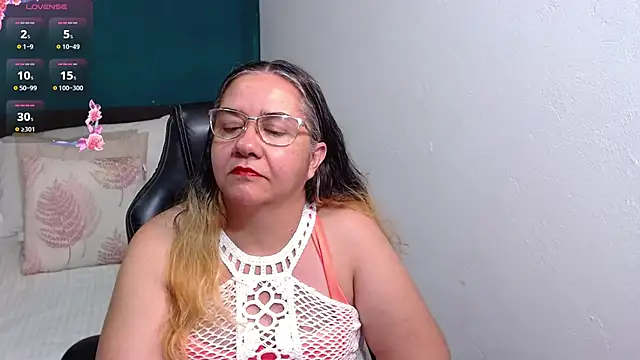 scaelettdubois online show from 10.19.25