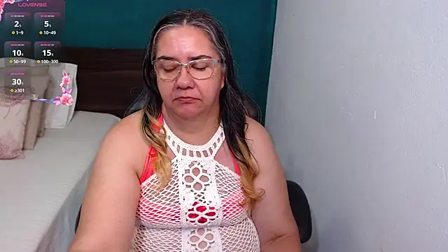 scaelettdubois online show from 11.20.25