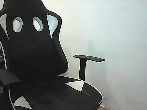 Snapshot of Kalel17073 chatting on 06.18.26 Kalel17073 online show from 06.18.26