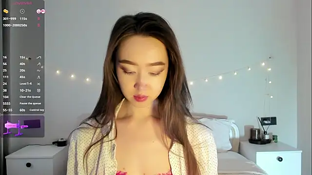 Snapshot of _luna_022 chatting on 10.20.25 luna 022 online show from 10.20.25