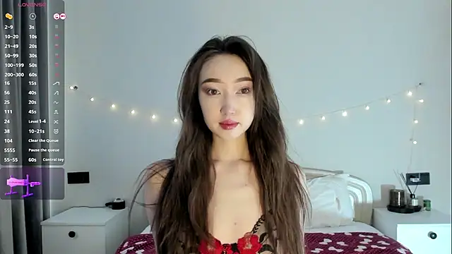 Snapshot of _luna_022 chatting on 10.24.25 luna 022 online show from 10.24.25