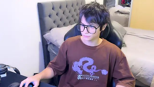 SasukeUhchiaa online show from 03.11.25