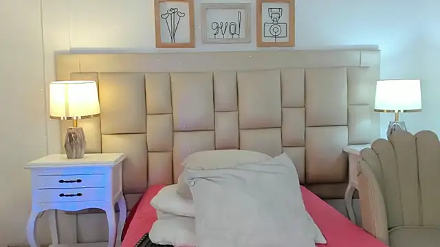 Meredit Lane online show from 03.10.25