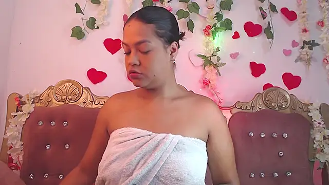 Snapshot of slutty_hotwife chatting on 03.19.25 slutty hotwife online show from 03.19.25