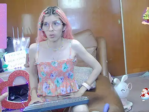 Skinygirl online show from 10.18.25