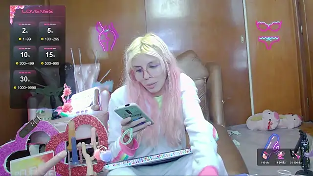 Skinygirl online show from 11.15.25